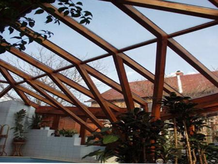 Fa szerkezetű medencefedés